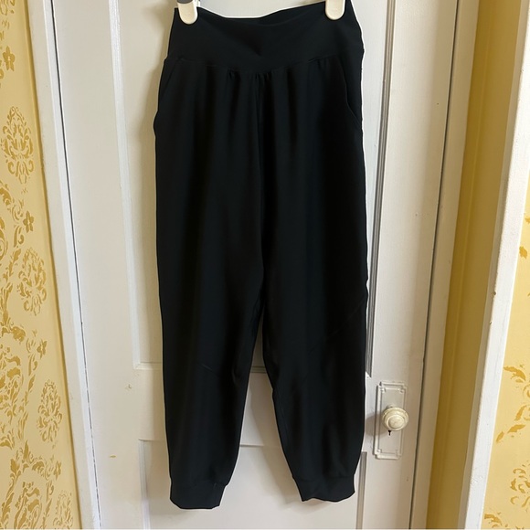 YPB SculptLUX Jogger - Picture 2 of 3